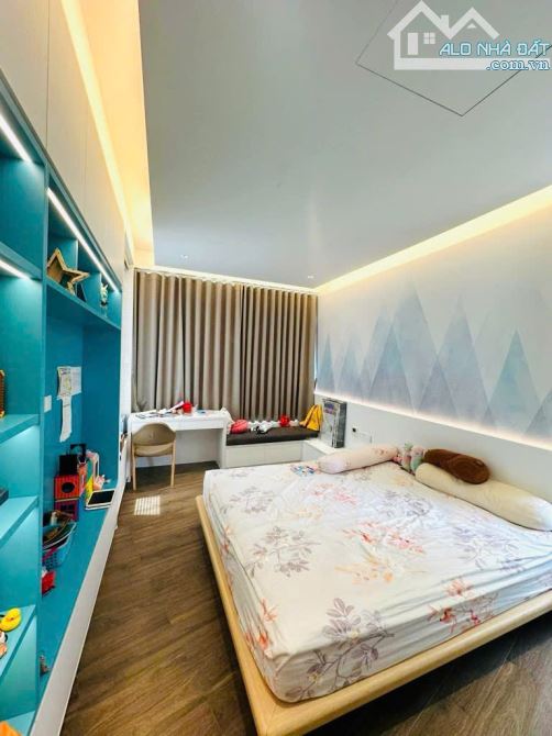 Bán Biệt Thự Tên Lửa, 300m2, 15x20m, 3 Tầng, 5PN, có hồ bơi, full nội thất, năng lượng MT - 9