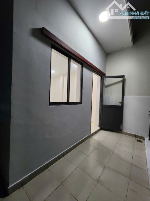 6.6 tỷ 65m2 ngay nhà ga T3 trệt 2 lầu đúc thông đường mới C12 - 9