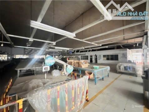Cho thuê nhà xưởng 1ha góc 2 mặt tiền Khu Công Nghiệp Bình Dương, giá thuê 900tr/tháng.