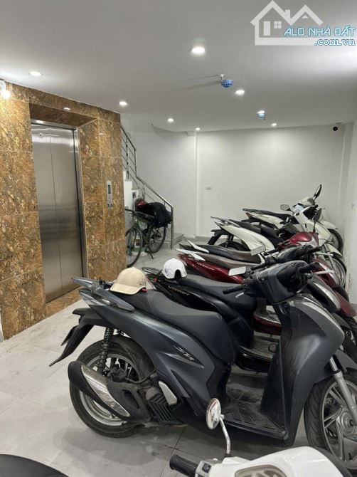 Bán Nhà Định Công Thượng. Hoàng Mai. Lô Góc. 7 Tầng Thang Máy. DT 65m2. MT 5,2m. Giá 17 Tỷ