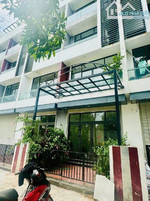 BIỆT THỰ LIỀN KỀ, KĐT BÌNH MINH GARDEN, PHỐ ĐỨC GIANG, LONG BIÊN, DT 80 M, 5 T, MT 5 M, GI