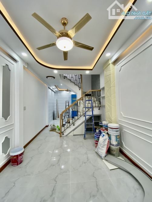 Ngô Gia Tự. Q10. Hẻm gần 4m thông. 3 tầng mới tinh. 4Pn. 3wc. Chỉ 8.2 tỷ.