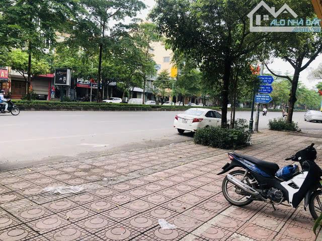 MẶT PHỐ Ngô Gia Tự 190m,3 tầng,mt 8m,nở hậu,1 mặt dg 40m và 1mặt ngõ ôtô tránh,KDoanh,47tỷ