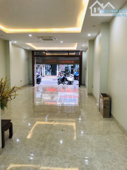 Hào Nam - Hoàng Cầu 40m2x4T MT4m 4PN, ngõ rộng, oto tránh, đỗ cửa, full đồ, vừa ở KD 15tr