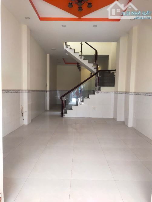 Cho thuê nhà mặt tiền, tiện ở + kd, gần chợ Hiệp Bình. 1 trệt 2 lầu, 3pn 4wc