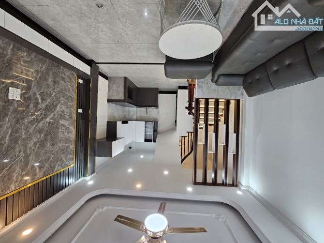 CHỈ 5.99 TỶ-THANH AM-LONG BIÊN-NHÀ ĐẸP-FULL NỘI THẤT ĐẸP-50M Ô TÔ-TIỆN ÍCH NGẬP TRÀN