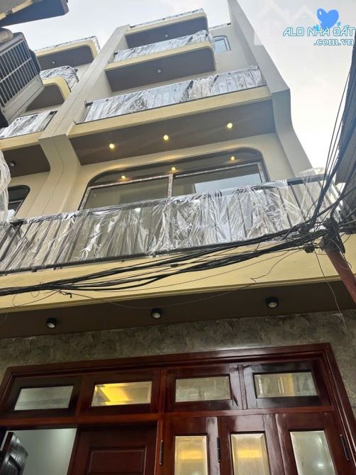 BÁN NHÀ THẠCH BÀN, NHÀ MỚI CỰC HIẾM, THIẾT KẾ ĐỈNH CAO, Ở SƯỚNG, 35M2, 5,5 TỶ
