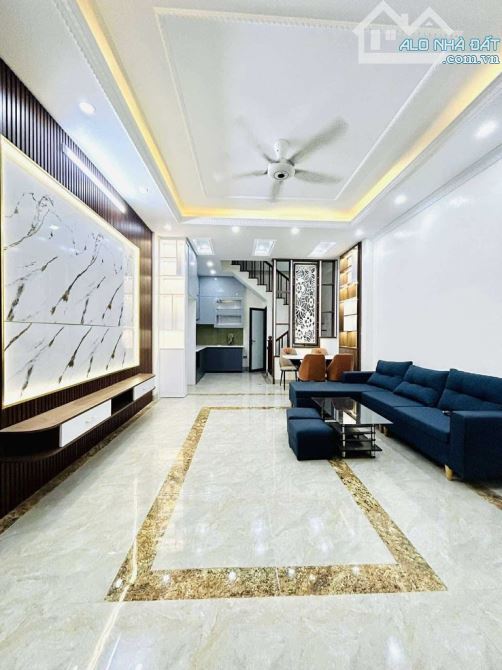 Minh Khai- Hai Bà Trưng. Diện tích rộng 45m2. 1 Ngoặt ra phố. Ba gác đỗ. Giá 8 tỷ 50tr