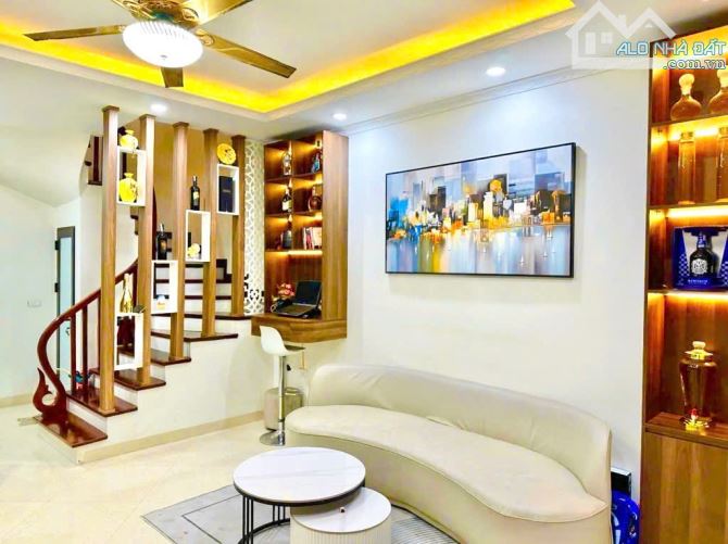 Hơn 5 Tỷ, Bán Gấp Nhà Cầu Diễn, 35m, Full Nội Thất, Ô TÔ
