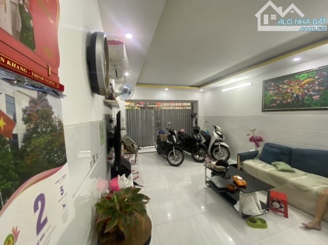 Bán gấp , Nhà Nguyễn Trọng Tuyển , p1 , Tân Bình, 51m2 , 2 Tầng , giá 6,2 Tỷ TL
