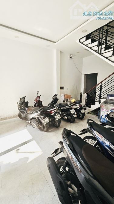 🏡💥DIỆN TÍCH LỚN 90M2💥GỒM 8 PHÒNG KHÉP KÍN - XE HƠI TỚI NHÀ - SÁT MẶT TIỀN - 4 TẦNG BTCT