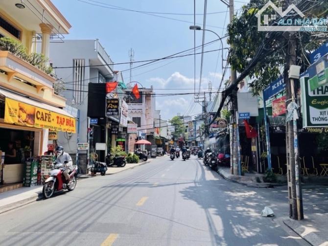 biệt thự ngang 8m hiếm chỉ 1 căn duy nhất gần eaon tân phú có gara oto khu víp 1 đời chủ