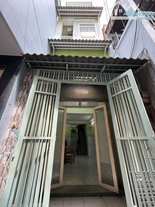 NHÀ BẾN VÂN ĐỒN Q4- 4 LẦU ĐÚC- 30m2 - HẺM 4m- CHỈ 4 TỶ NHỈNH