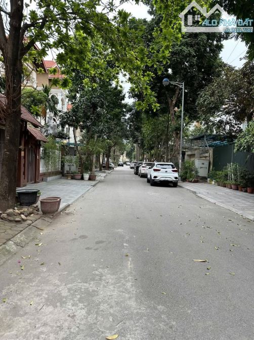 BÁN NHÀ KHU BÁN ĐẢO LINH ĐÀM . QUÁ ĐẸP . MT 12 M . NHÀ 4 TẦNG . 68 TỶ