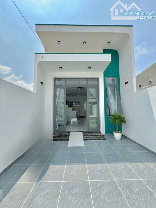 Sở hữu nhà đẹp, sổ riêng thổ cư chỉ với 300tr. Gần KCN Thạnh Phú
