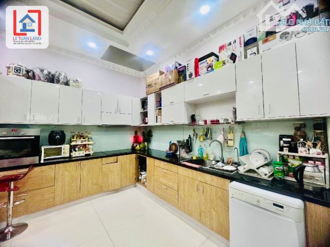 Nhà mặt tiền KD, HXH tránh 10m thông, Nguyễn Phúc Chu P.15, 4 tầng, 5x14m, giá 10,5 tỷ