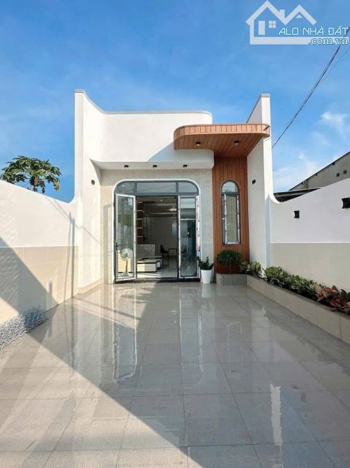 NHÀ CẤP 4 – DIỆN TÍCH 100m² – SHR, THỔ CƯ 100%