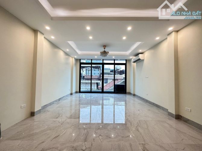 Siêu phẩm Trung Kính - Cầu Giấy - 105m2 - Oto tránh - 2 thoáng - Kinh doanh - 36.8 tỷ.