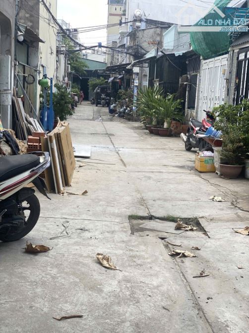 Hàng Thơm nhà liên khu 5-6 ngay chợ 65m2 hẻm xe hơi ,2Tầng 3 Tỷ 2