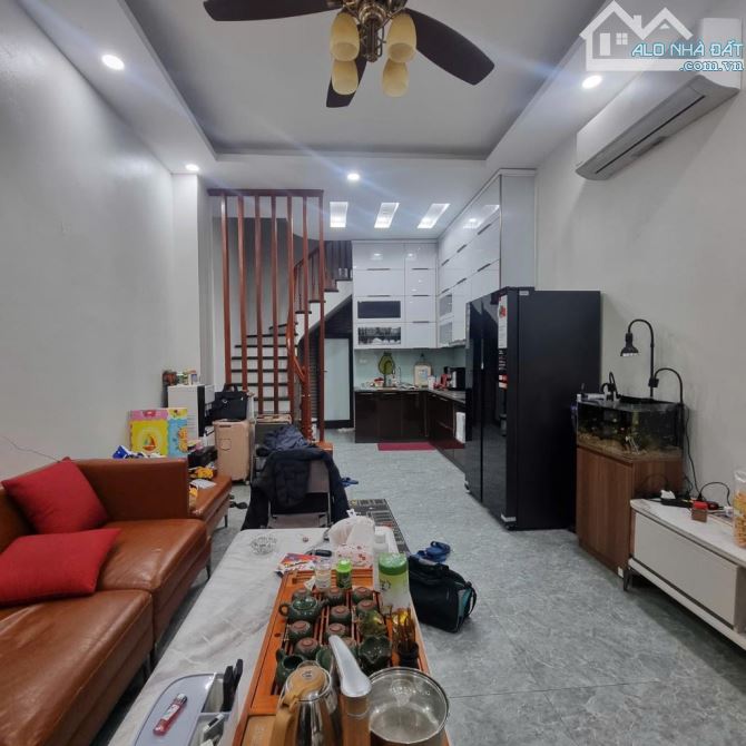 NHÀ ĐẸP HOÀNG MAI -MẶT NGÕ THÔNG BA GÁC VÙ VÙ- 45m 5 tầng 7 đồng lẻ.