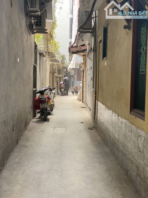 BÁN NHÀ ĐẸP YÊN HÒA 6T MT 3,5M NGÕ RỘNG ĐẸP NHỈNH 8 TỶ