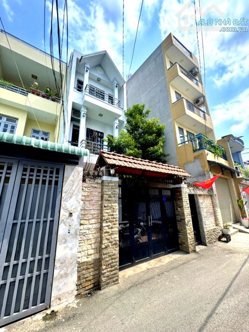 Bán nhà P12 Gò Vấp, Phan Huy Ích,6x24m, 4 tầng, ô tô vô nhà, sân to, 8 tỷ xíu