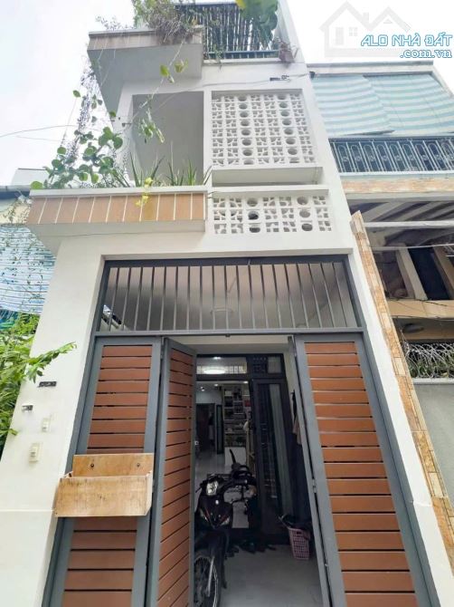 BÁN NHÀ HẺM 400 NGUYỄN VĂN NGHI, P1, GÒ VẤP – 30M² – 3 TẦNG – 3 MẶT THOÁNG – 3.2 TỶ
