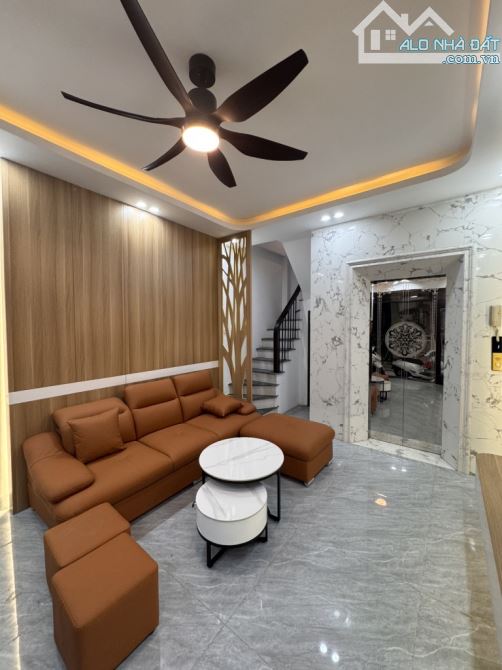 Phố vọng -47m-9,8tỷ Thang máy, ngõ 3 gác tránh. A2