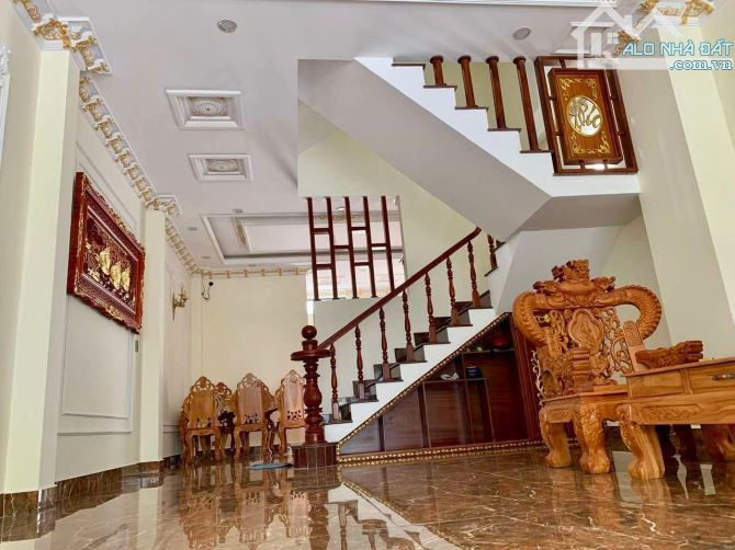 Bán nhà 1 trệt 3 lầu nội thất gỗ gần bến xe Cần Thơ - quận Cái Răng TPCT