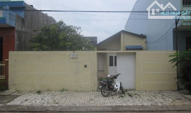 BÁN GẤP NHÀ CẤP 4 DTSD 220M2 - TIỆN XÂY MỚI HOẶC CHO THUÊ NGAY - GIÁ 37.5
