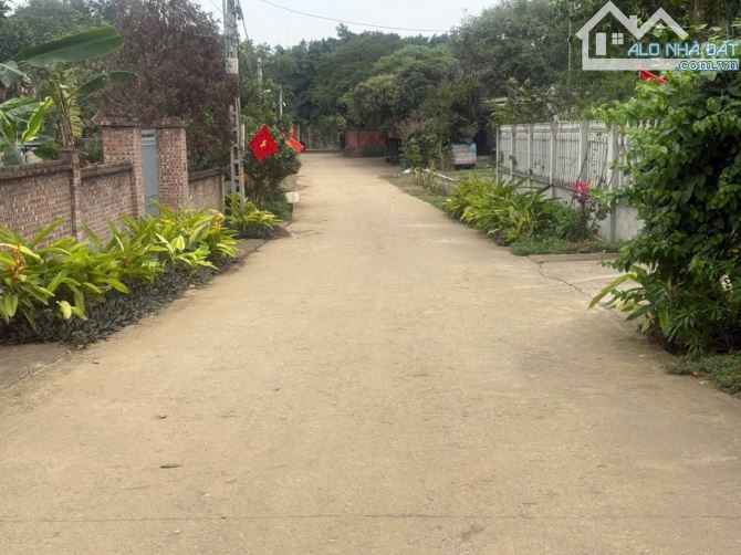 Bán Lô Đất 360m2_75M2 TC, Giá 3 Tỉ Tại Xã Vân Hoà Ba Vì, View Thoáng Sổ Hồng Vuông Nở Hậu