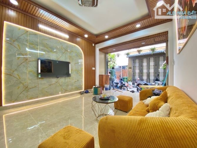 gấp bán giá mới 6tỷ050 siêu phẩm đẹp lung linh gần ngay thoại ngọc hầu thiết kế hiện đại