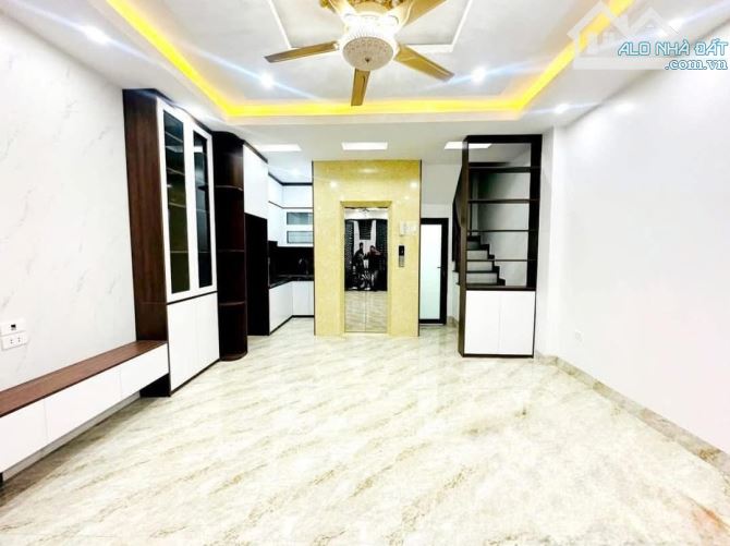 CỰC PHẨM TỨ LIÊN- TÂY HỒ- THANG MÁY- LÔ GÓC- F.NỘI THẤY XỊN SÒ- SẴN Ở- 40M x 5T GIÁ 8,7 TỶ