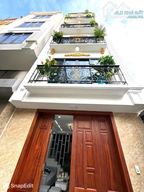 Bán nhà Giải Phóng, 6 tầng thang máy. Dối diện Linh Đàm, ô tô đỗ cửa