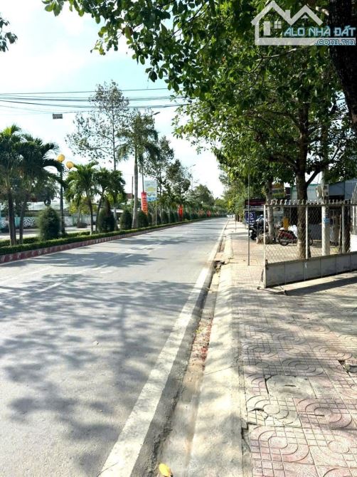 🏡 Cần chuyển nhượng lại căn nhà cấp 4 mặt tiền đường 30/4 như hình.  👍 Vị trí nhà thuộc
