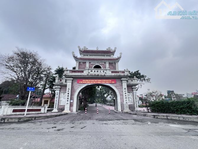 BÁN NHÀ-#NGỌCTHUY# -DÂN XÂY -NHÀ ĐẸP - NGÕ THÔNG-DT:60 MÉT - GIÁ 9 TỶ NHỈNH