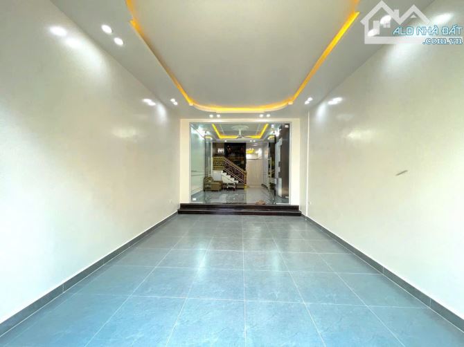 Bán nhà ngõ ô tô Phủ Thượng Đoạn, gần chợ Đông Hải, 4 tầng, thang máy kính