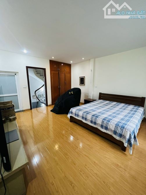 Nhà đẹp, phân lô thái hà 50m gía chào 23 tỷ