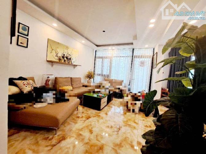 Giảm 3 Tỷ Biệt Thự Cao Cấp Nguyễn Thị Thập,Tân Phú,Quận 7,Ngang 8m Mặt Tiền – Sân Vườn,