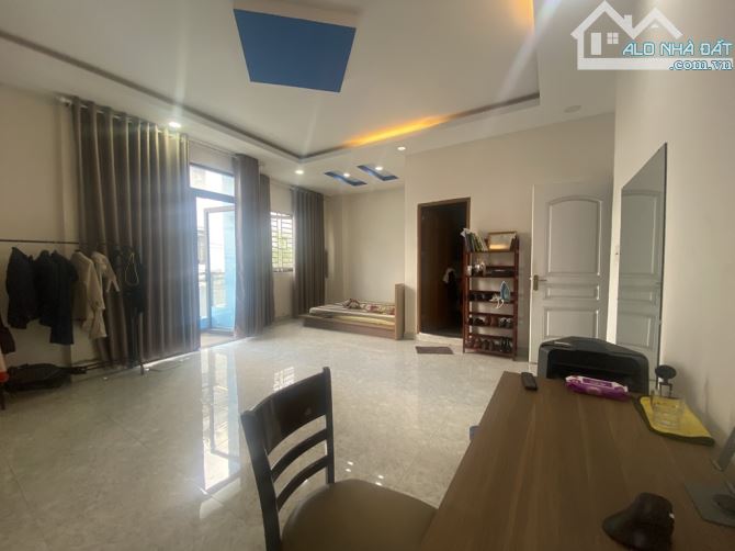 Nhà 3 tầng 7x16.8m mặt tiền hẻm 300,  60m ra Nguyễn văn Linh, Bình Thuận Q7 giá 25 tỷ