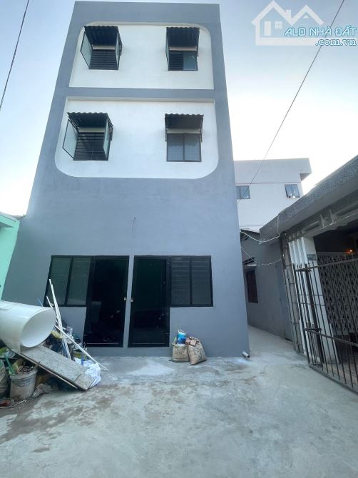 Bán dãy trọ cao cấp 3 tầng kiệt 408 Hoàng Diệu DT 120m có 17p doanh thu 50tr