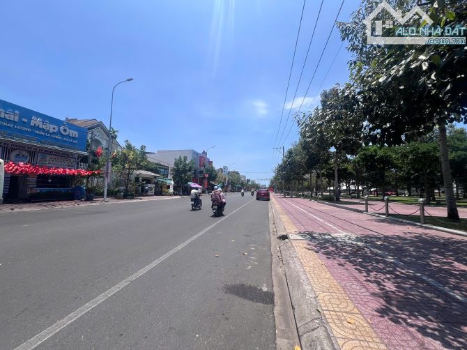 Cặp Võ Văn Kiệt 200m2 đối diện công Viên, Phú Thuỷ, Phan Thiết