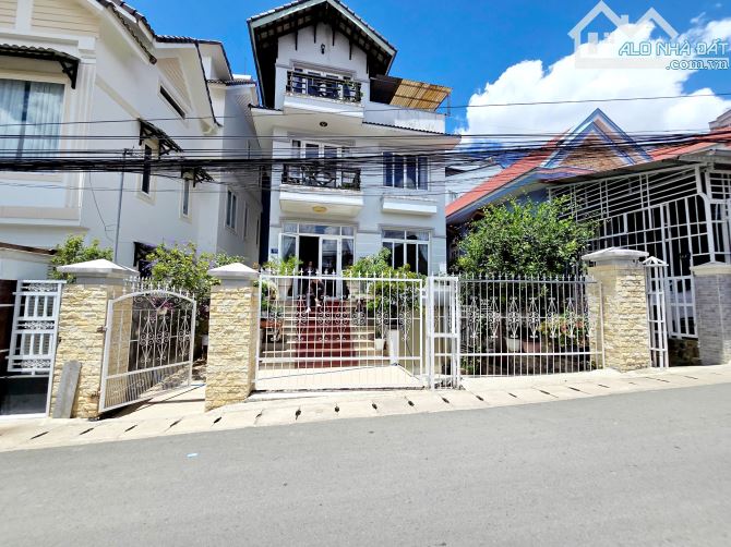 Villa 4 TẦNG GẦN CHỢ CHI LĂNG P9, SÂN VƯỜN GARA Ô TÔ ĐƯỜNG NHƯẠ THÔNG HÀNH