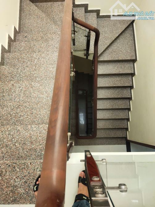 Cho thuê nhà mặt tiền, tiện ở + kd, gần chợ Hiệp Bình. 1 trệt 2 lầu, 3pn 4wc - 10