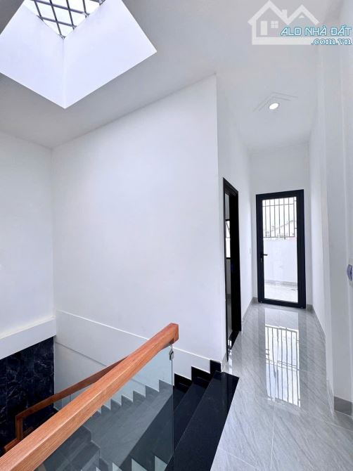 Bán Nhà 1 Trệt 2 Lầu Góc 2 Mặt Tiền (Hoàn Công) gần Hoàng Minh Chánh, gần Uỷ Ban P. Hoá An - 10