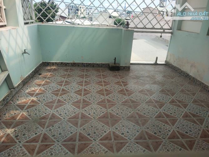 Cho thuê nhà mặt tiền, tiện ở + kd, gần chợ Hiệp Bình. 1 trệt 2 lầu, 3pn 4wc - 11