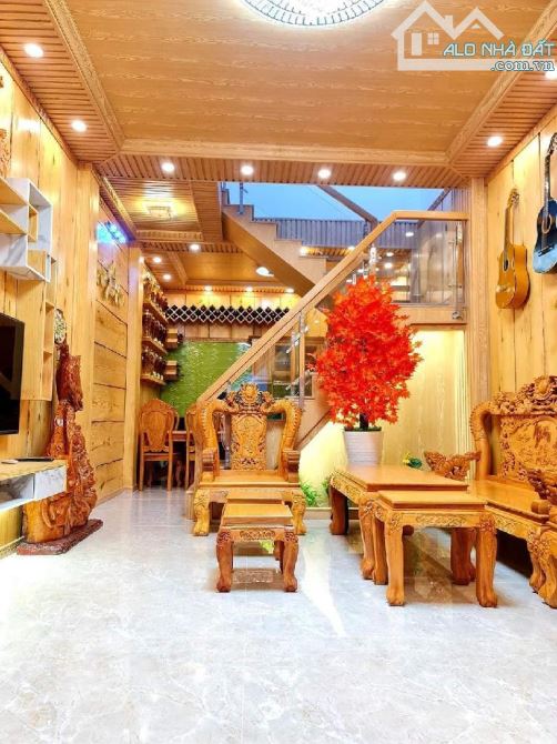 Bán nhà cực đẹp,toàn bộ ốp gỗ, 44m2 (4x11), 2 tầng, tặng toàn bộ nội thất, giá nhỉnh 5 Tỷ - 1