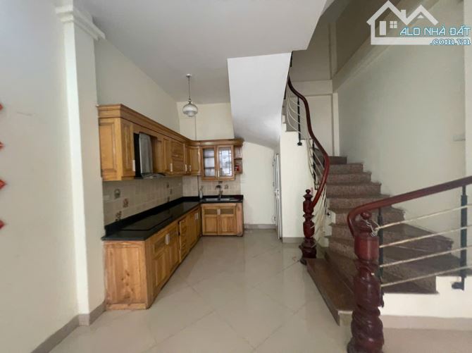 nhà riêng ngõ phố  hoàng mai gần chợ hoàng mai dt40m2x5t giá 12tr - 1