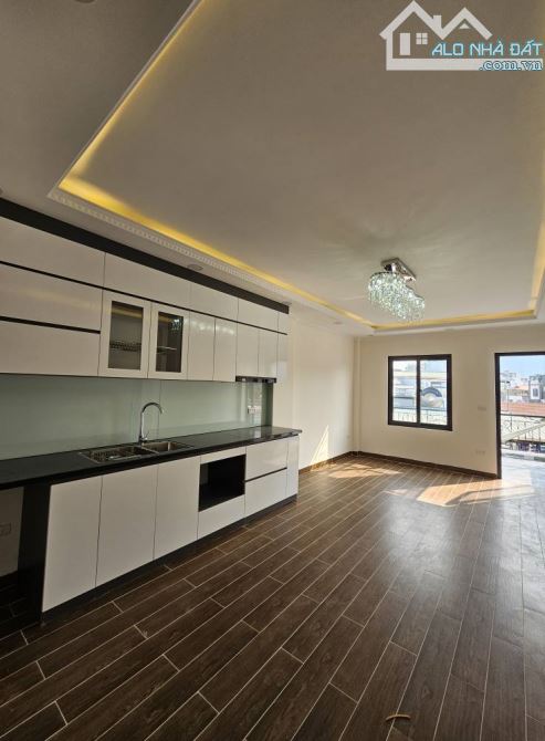 CẦN BÁN GẤP, NHÀ PHÂN LÔ, HOÀNG QUỐC VIỆT, 35M, Ô TÔ ĐỖ CỬA, 11 TỶ - 1