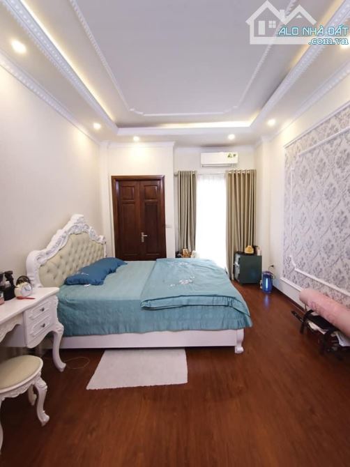 Hào Nam - Hoàng Cầu 40m2x4T MT4m 4PN, ngõ rộng, oto tránh, đỗ cửa, full đồ, vừa ở KD 15tr - 1